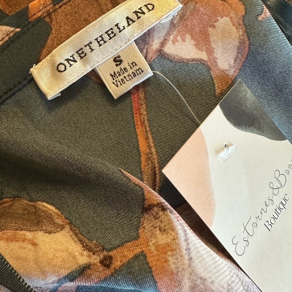 Sale!! NWT Onetheland Wanderlust Satin Wrap Floral Dress S - Picture 5 of 6